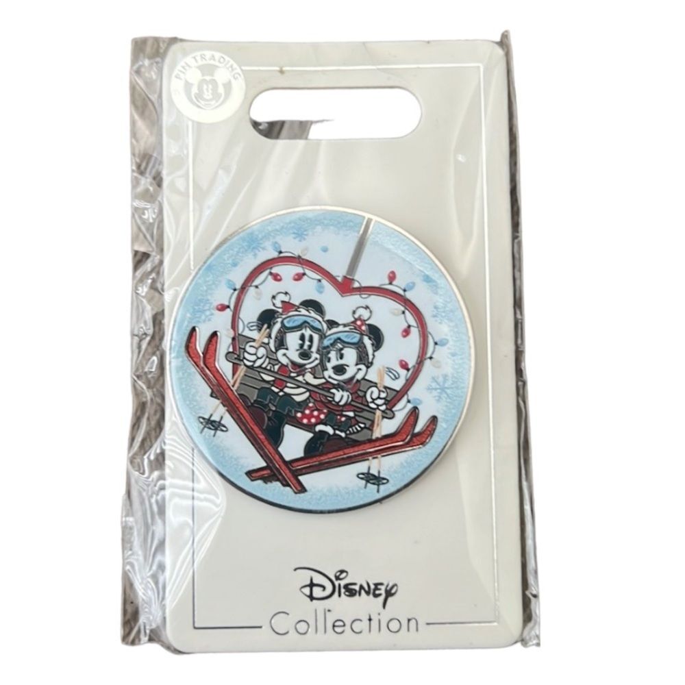 Disney collection mickey n minnie pin NEW